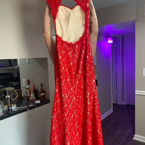 PROM DRESSES - Picture 6 of 15